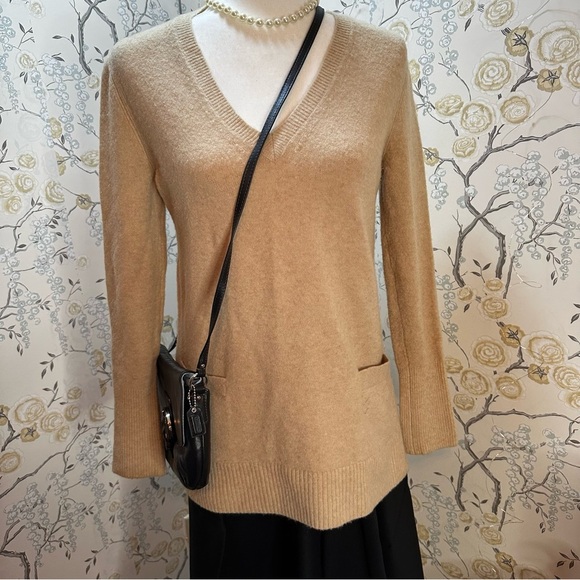 J. Crew Women’s‎ Sweater Sz XS Merino Wool/Alpaca  Blend Pockets V-Neck Beige - Picture 1 of 11